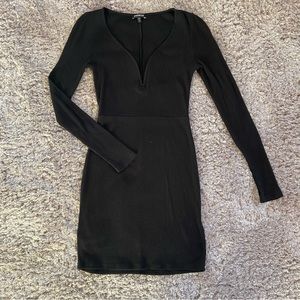 Black body on v-neck dress